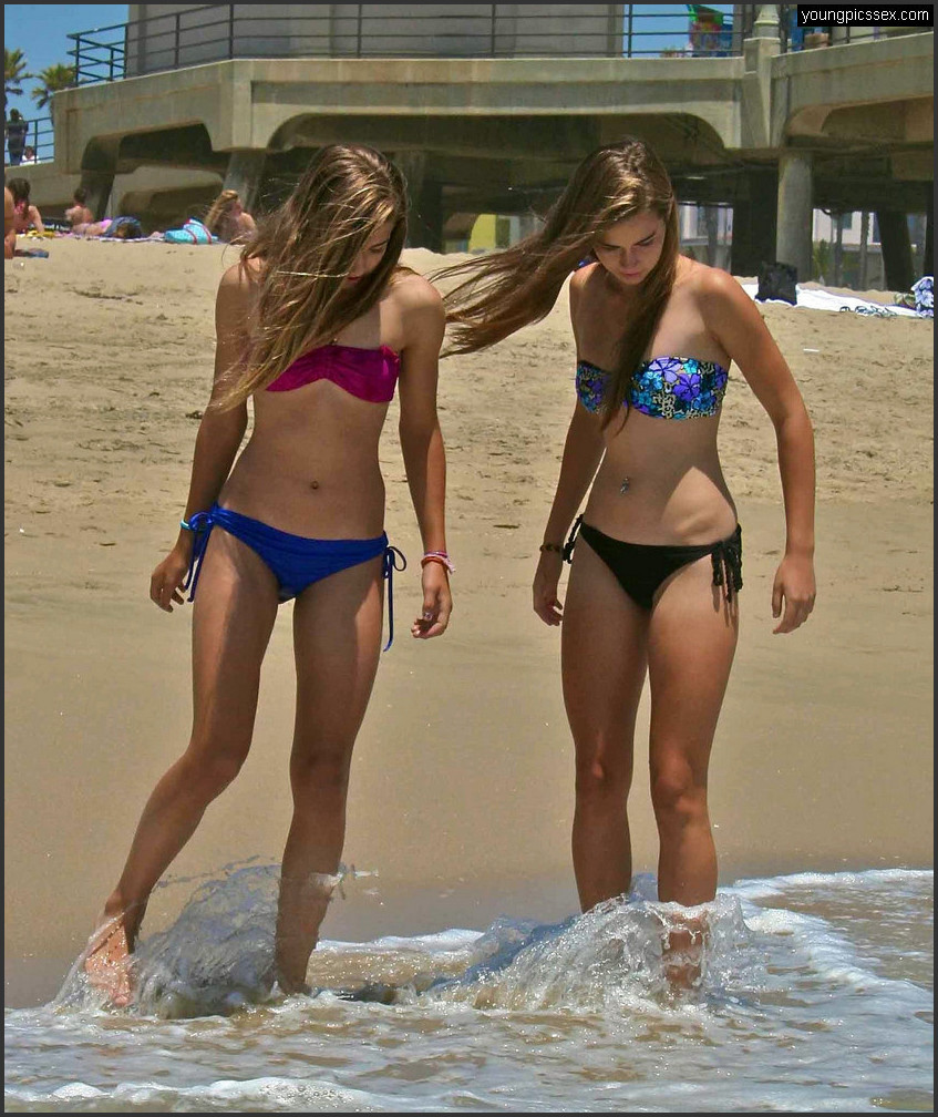 Bella teen nudisti sport in piscina e sulla spiaggia. https://womennaked.ne...